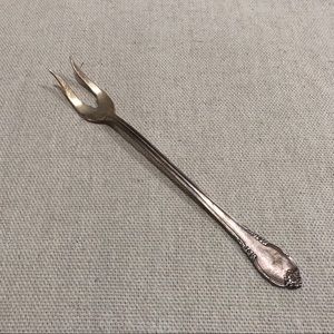 💸 1847 Rogers Bros Remembrance Pickle Fork